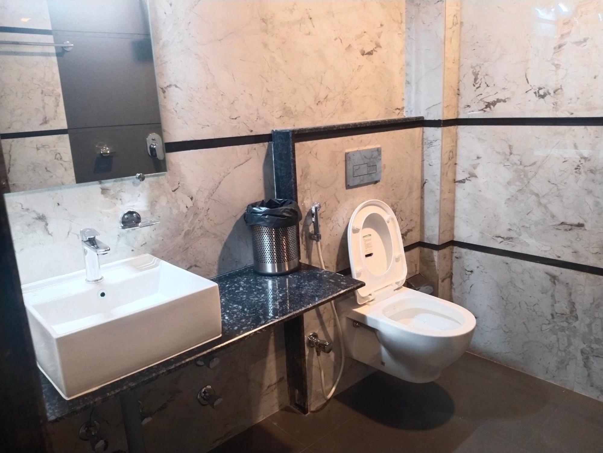 Hotel Dolly Siliguri Bagian luar foto