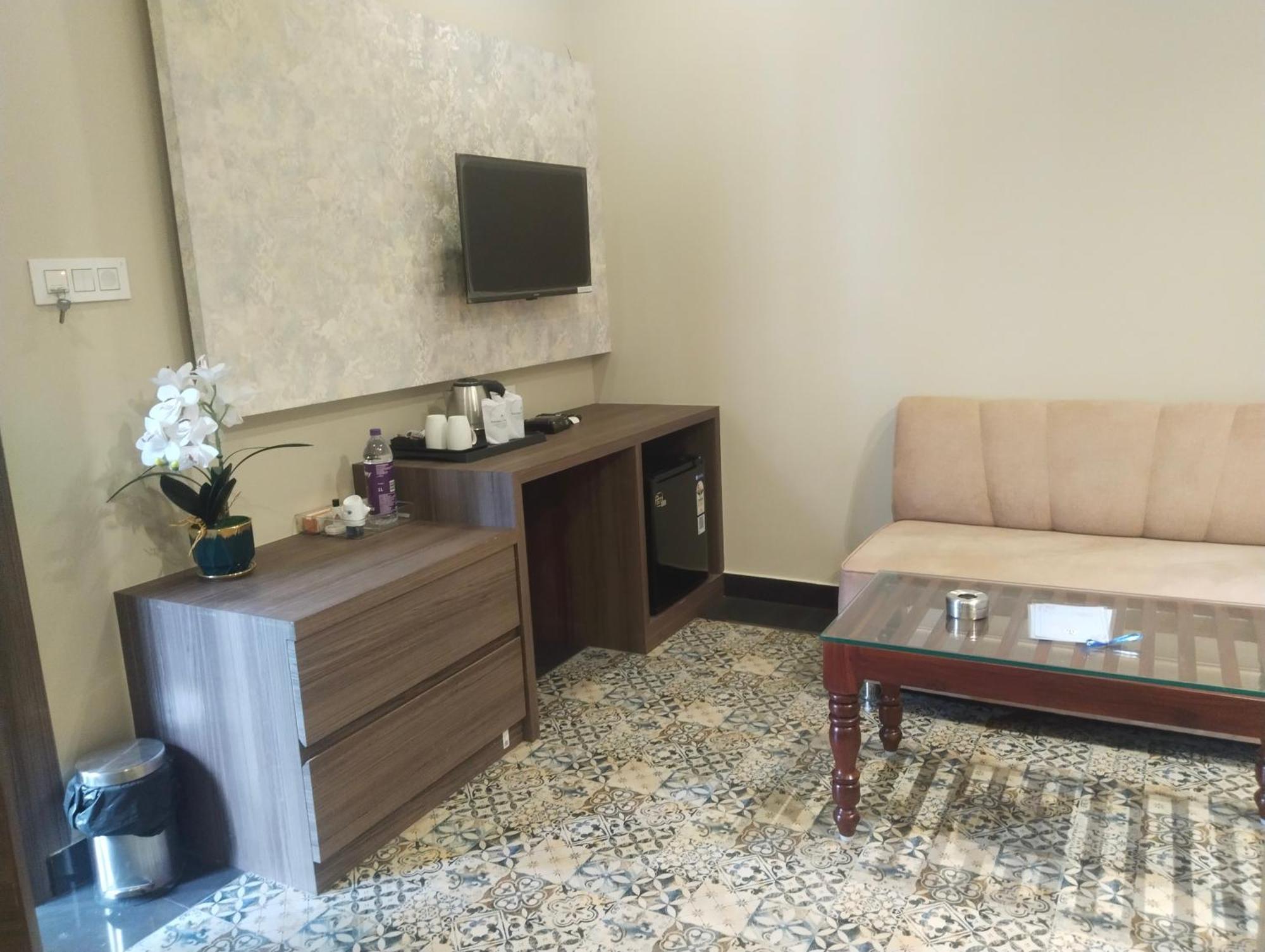 Hotel Dolly Siliguri Bagian luar foto